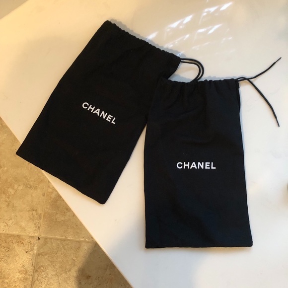 C H A N E L Camellia suede thong sandals, black and navy & dust bags. - Picture 11 of 12